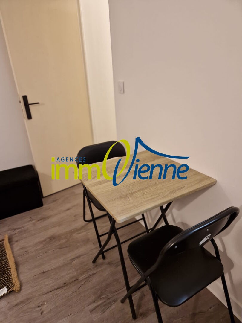 Vente Bureau / Commerce à Lussac-les-Châteaux 8 pièces