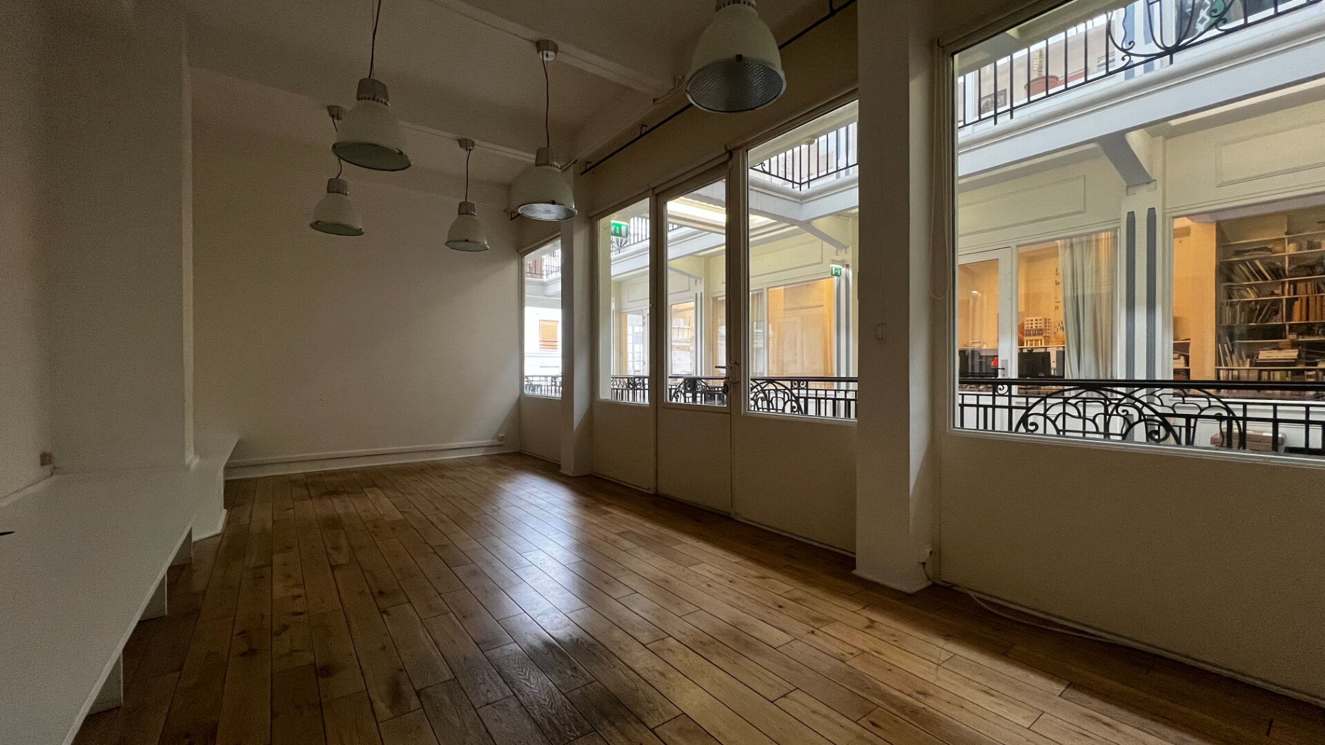 Location Garage / Parking à Paris Entrepôt 10e arrondissement 1 pièce