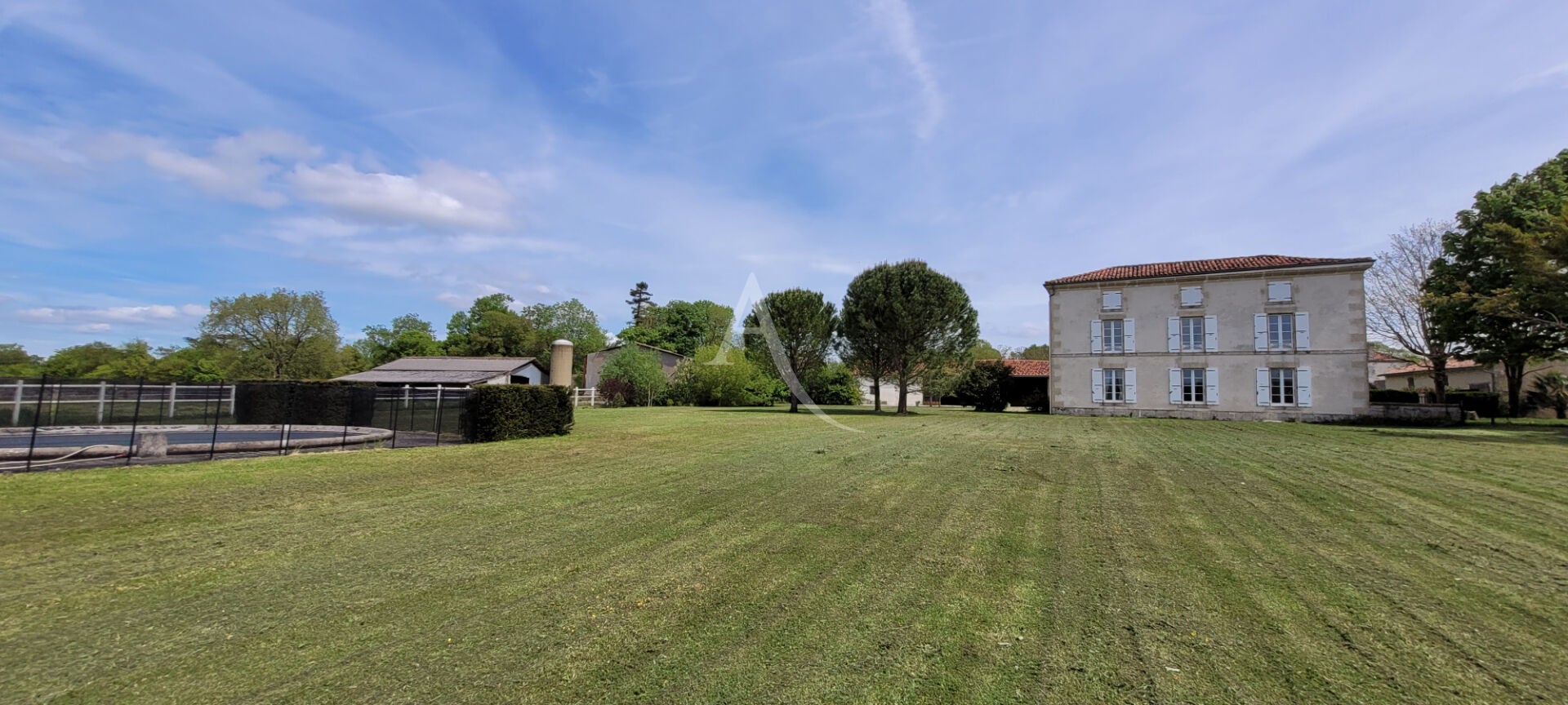 Vente Maison à les Églises-d'Argenteuil 10 pièces