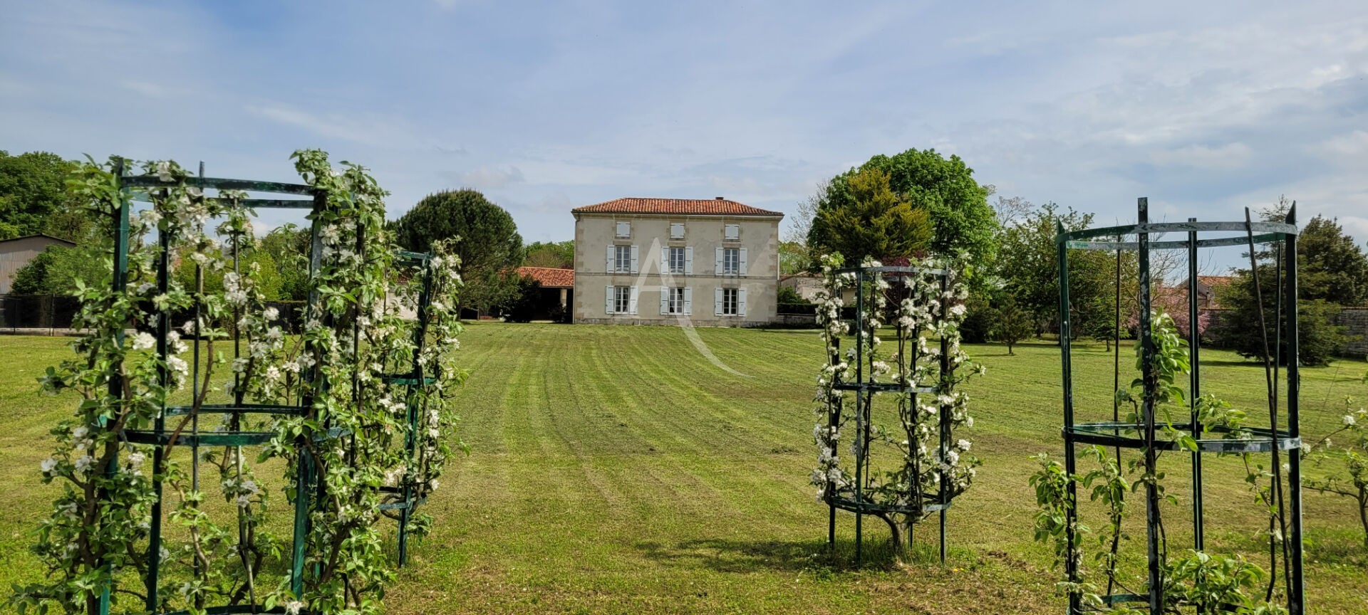 Vente Maison à les Églises-d'Argenteuil 10 pièces