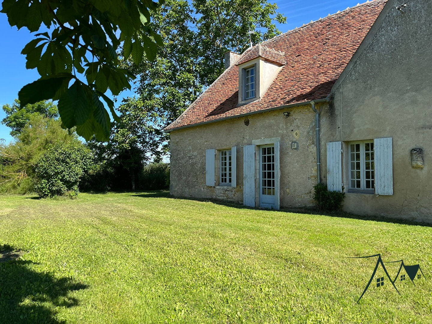 Vente Maison à Nozières 9 pièces