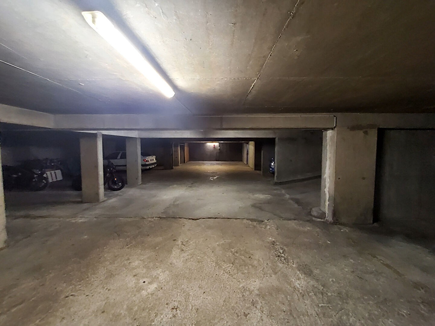 Location Garage / Parking à Paris Reuilly 12e arrondissement 0 pièce