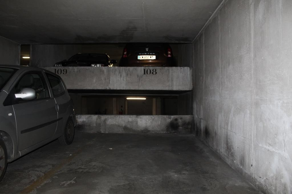 Location Garage / Parking à Paris Vaugirard 15e arrondissement 0 pièce