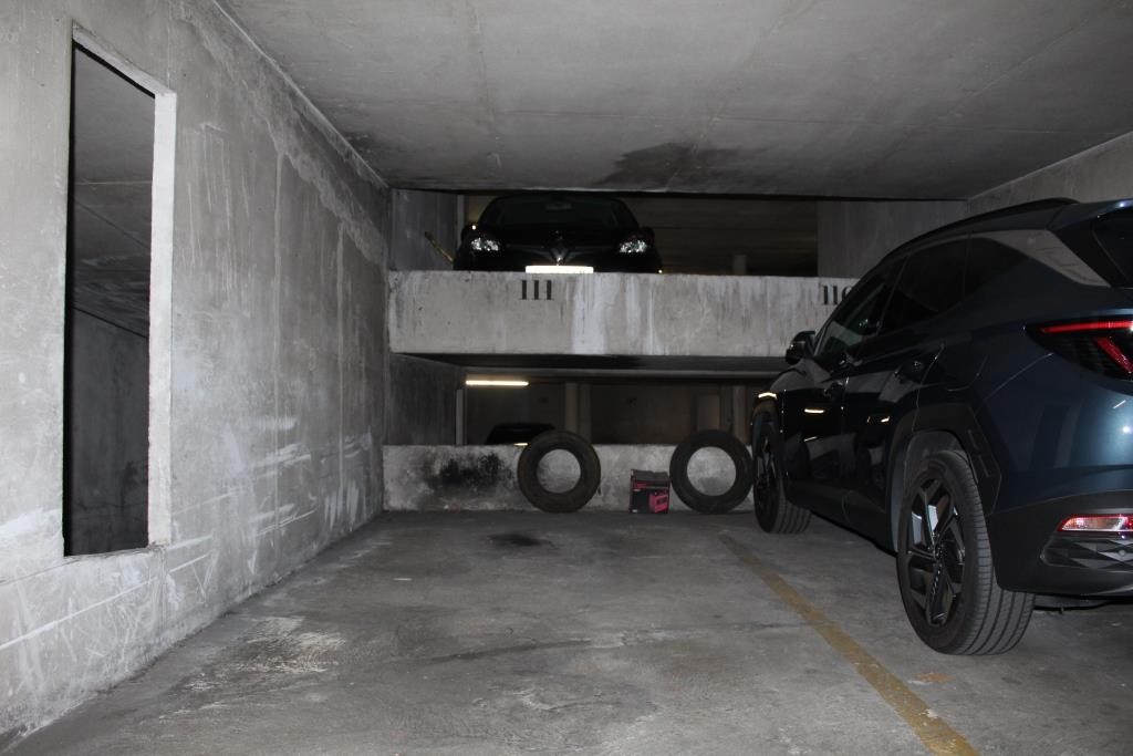 Location Garage / Parking à Paris Vaugirard 15e arrondissement 0 pièce