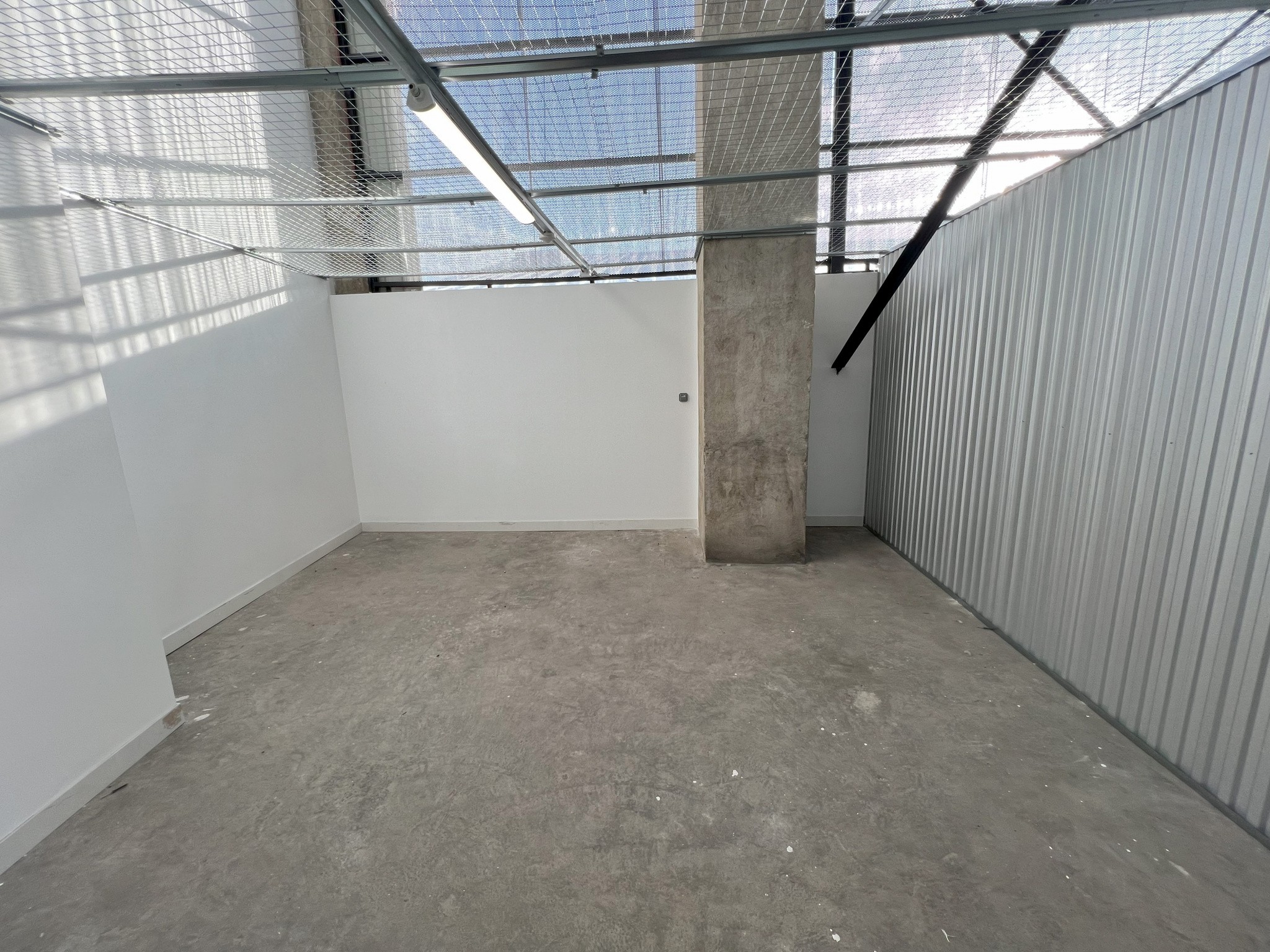 Location Bureau / Commerce à Marseille 14e arrondissement 0 pièce