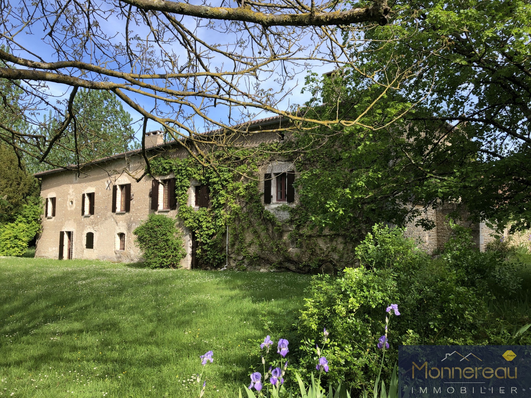 Vente Maison à Aubeterre-sur-Dronne 12 pièces