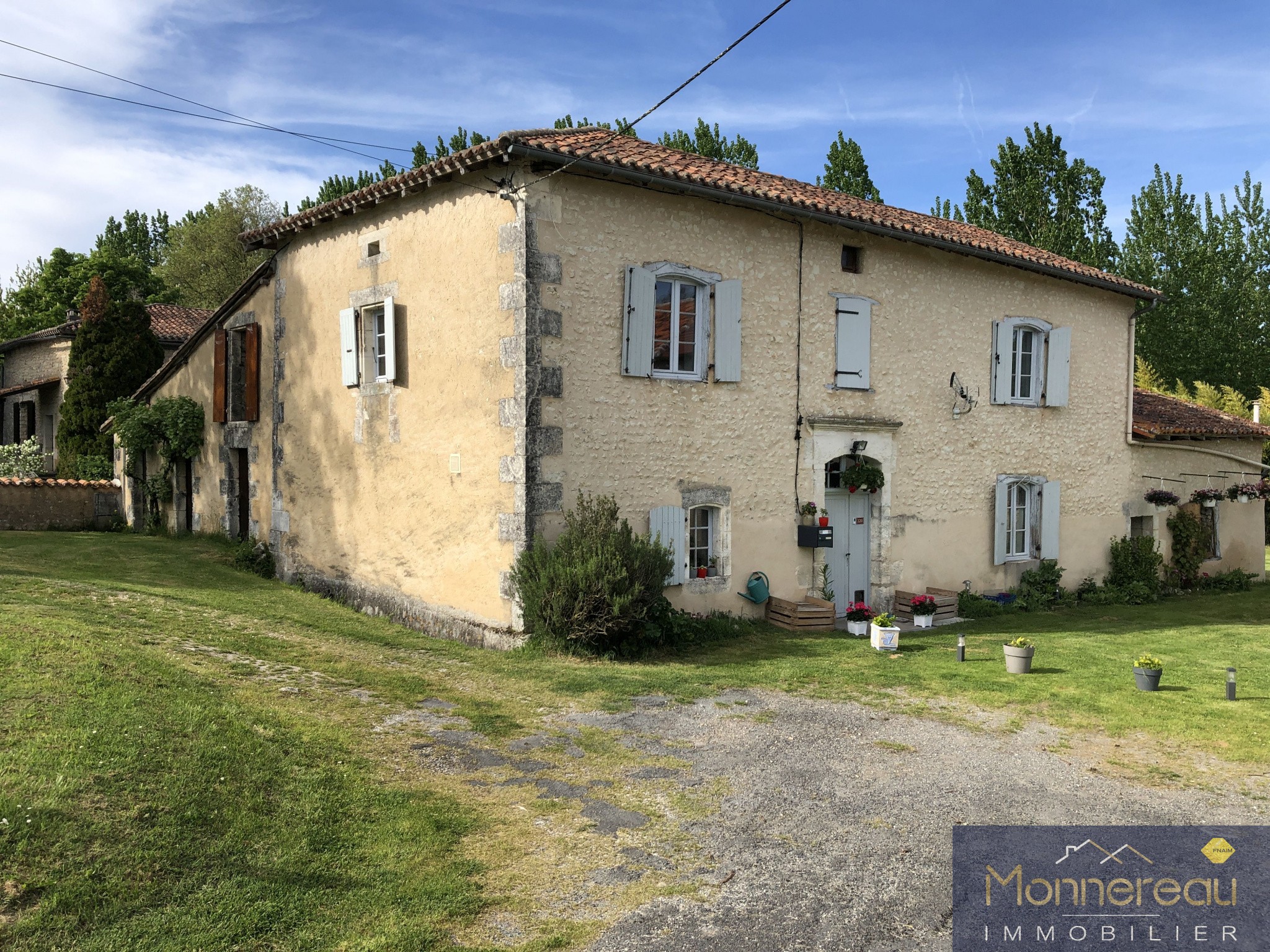 Vente Maison à Aubeterre-sur-Dronne 12 pièces