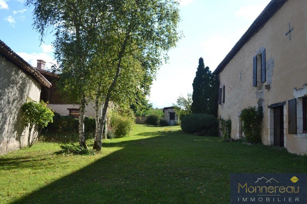 Vente Maison à Aubeterre-sur-Dronne 12 pièces