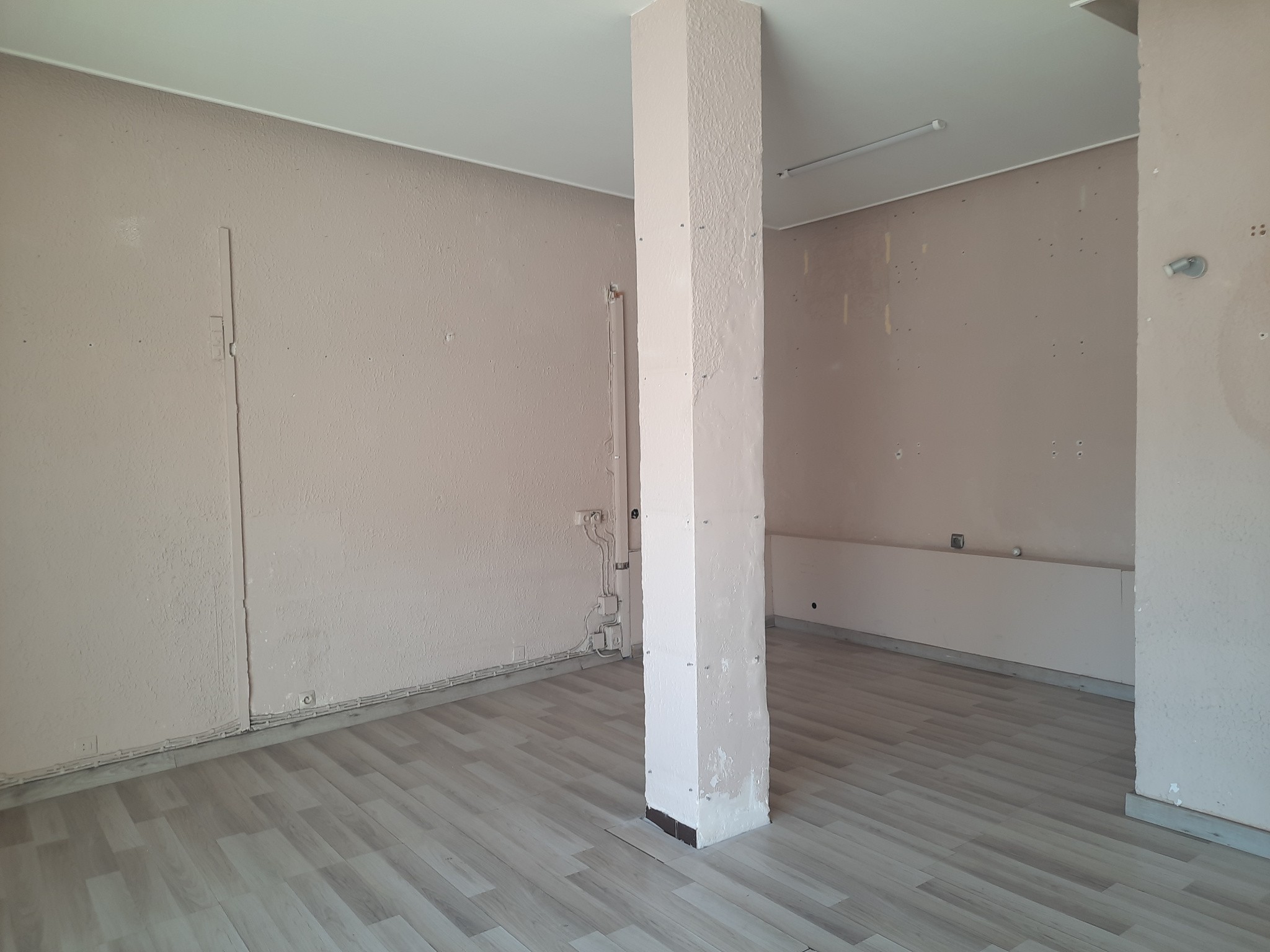 Location Bureau / Commerce à Marseille 13e arrondissement 0 pièce