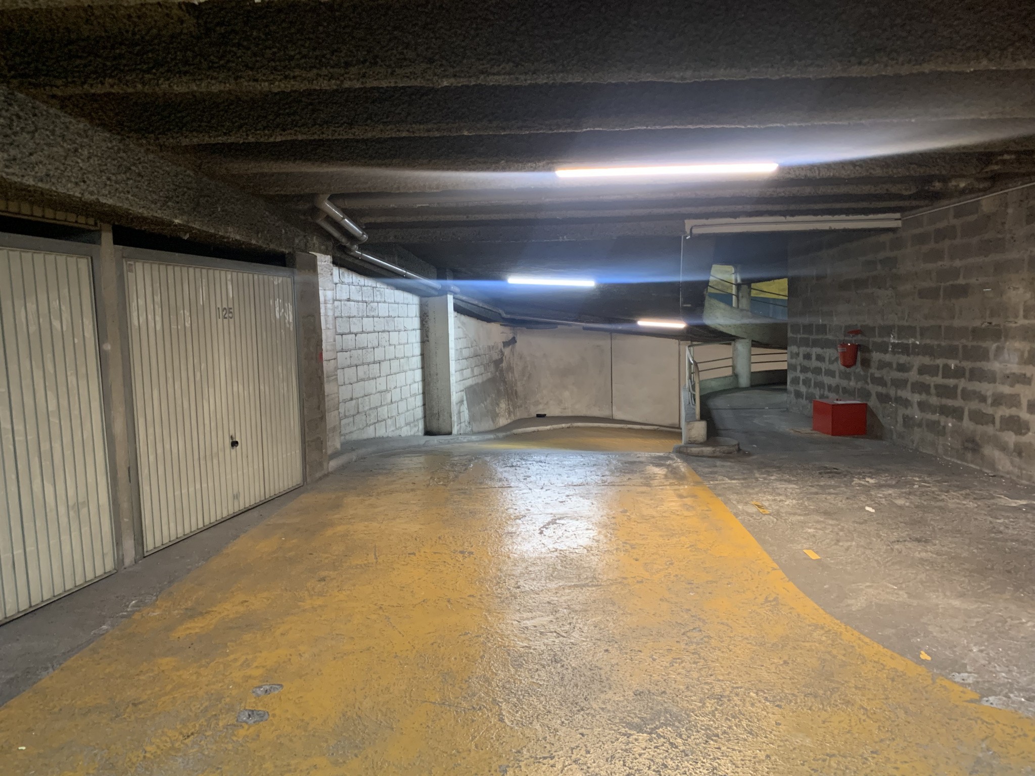 Location Garage / Parking à Paris Vaugirard 15e arrondissement 0 pièce