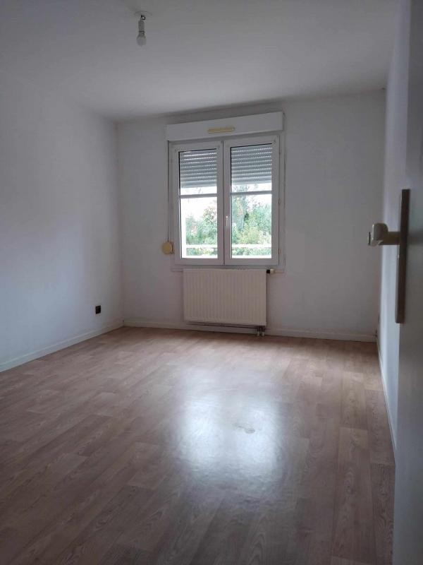 Location Appartement à Saint-Julien-les-Villas 4 pièces