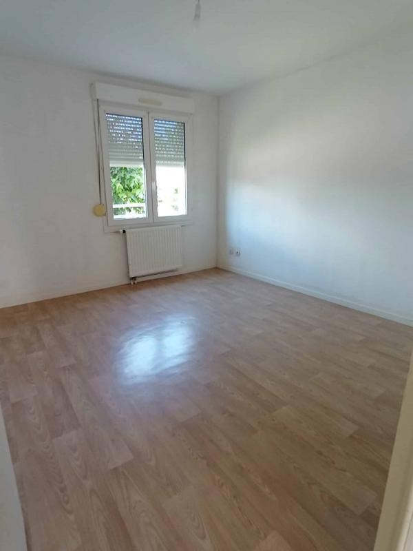 Location Appartement à Saint-Julien-les-Villas 4 pièces