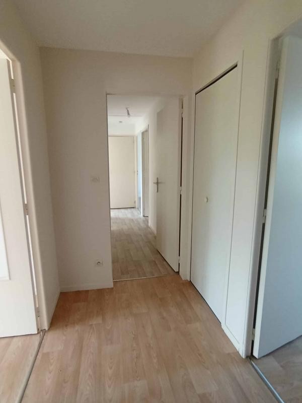 Location Appartement à Saint-Julien-les-Villas 4 pièces