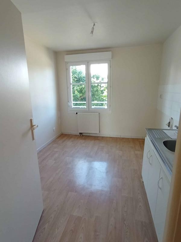 Location Appartement à Saint-Julien-les-Villas 4 pièces