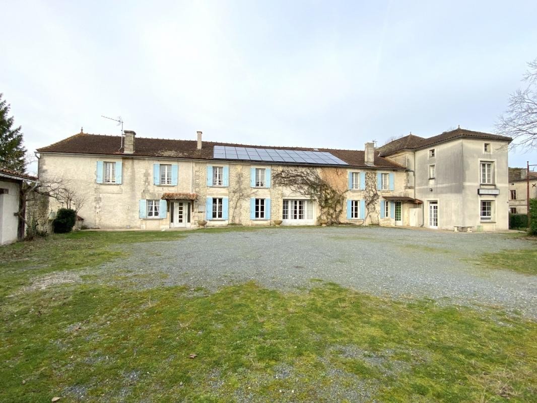 Vente Maison à Saint-Séverin 24 pièces