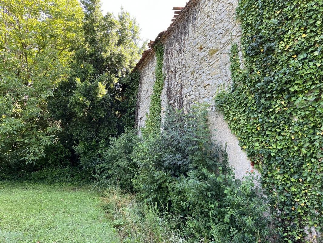 Vente Garage / Parking à Pradines 6 pièces