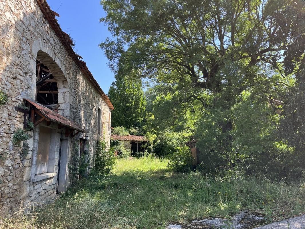 Vente Garage / Parking à Pradines 6 pièces