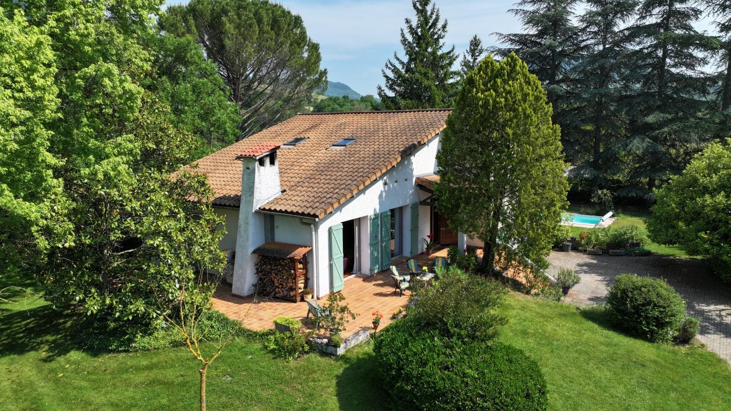 Vente Maison à Saint-Georges-de-Luzençon 11 pièces