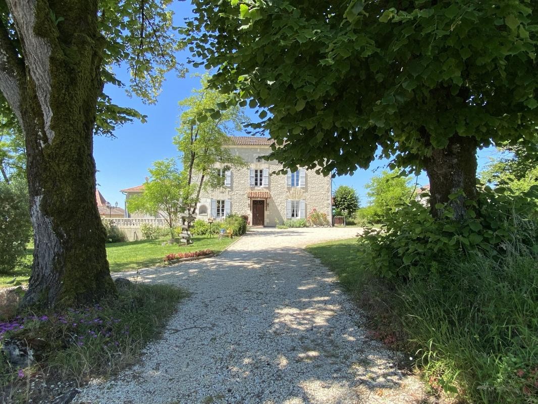 Vente Maison à Saint-Séverin 9 pièces