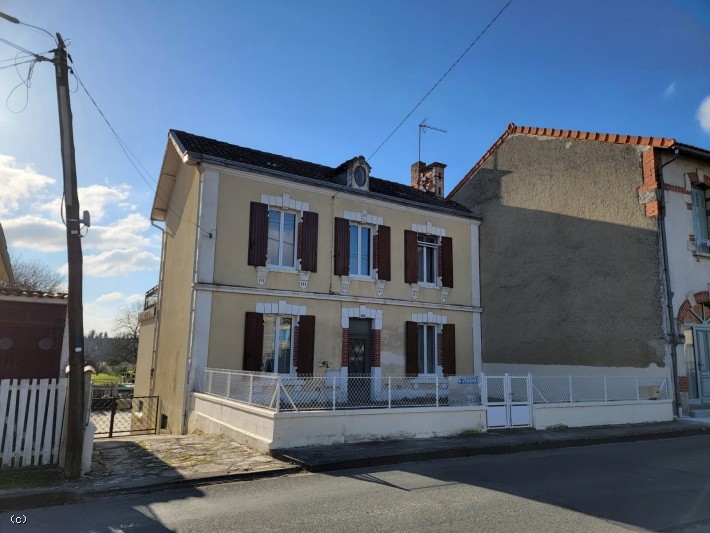 Vente Maison à Aunac 9 pièces