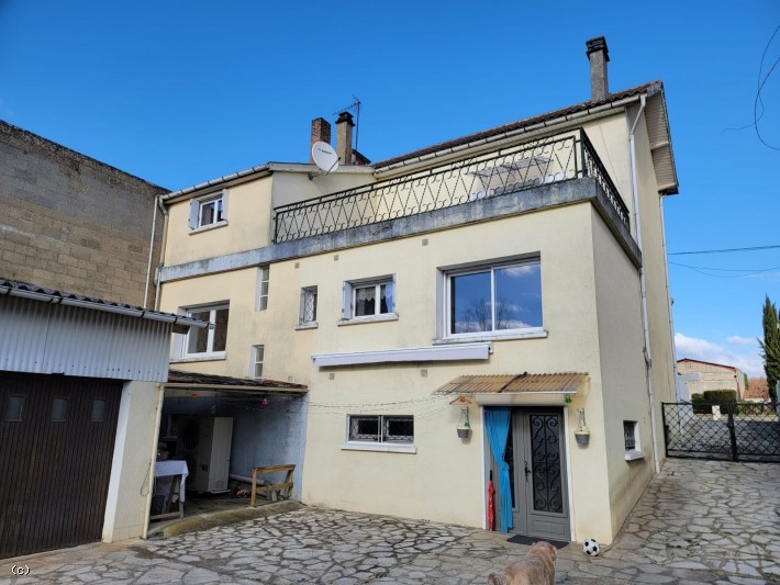 Vente Maison à Aunac 9 pièces