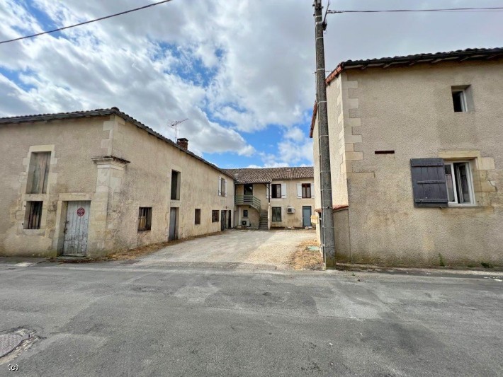 Vente Maison à Sauzé-Vaussais 8 pièces