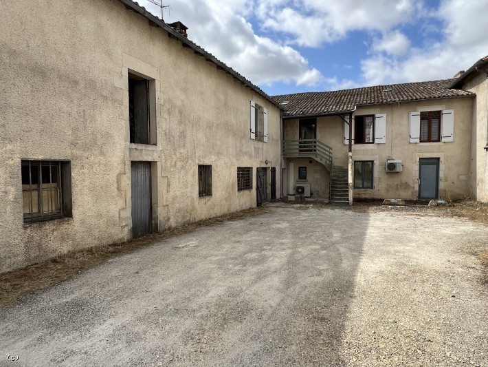 Vente Maison à Sauzé-Vaussais 8 pièces