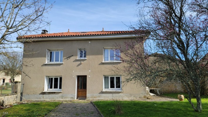 Vente Maison à Champagne-Mouton 4 pièces