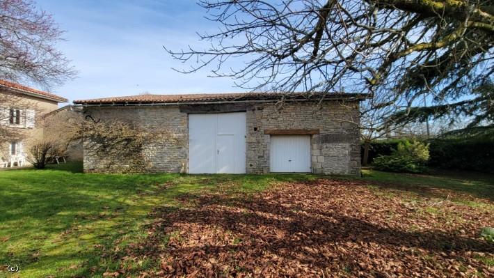 Vente Maison à Champagne-Mouton 4 pièces