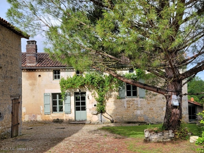 Vente Maison à Aunac 7 pièces