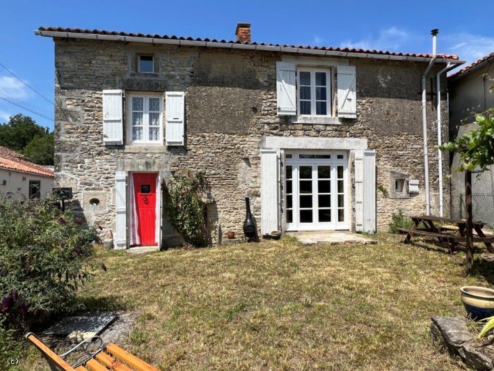 Vente Maison à Champagne-Mouton 5 pièces