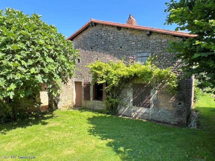 Vente Maison à Champagne-Mouton 5 pièces