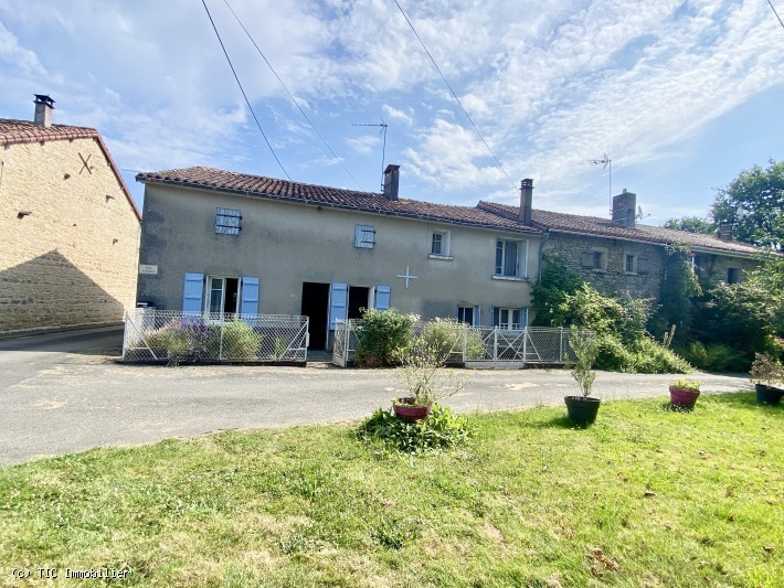 Vente Maison à Champagne-Mouton 6 pièces