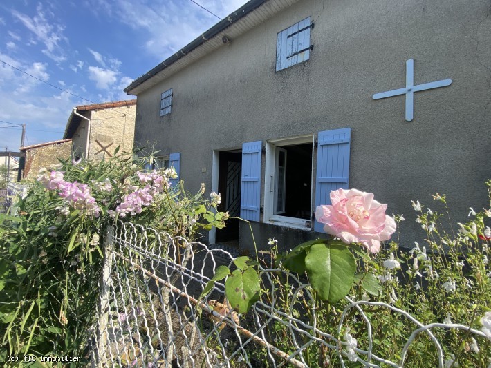 Vente Maison à Champagne-Mouton 6 pièces