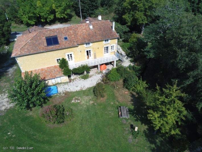 Vente Maison à Champagne-Mouton 8 pièces