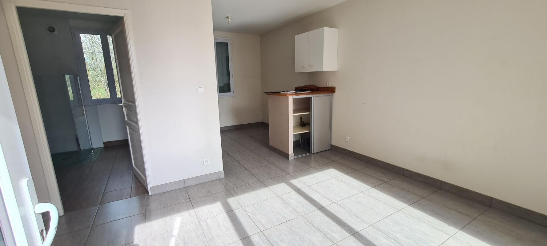 Location Appartement à Bézouotte 1 pièce