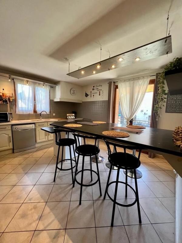 Vente Maison à Entre-deux-Guiers 12 pièces