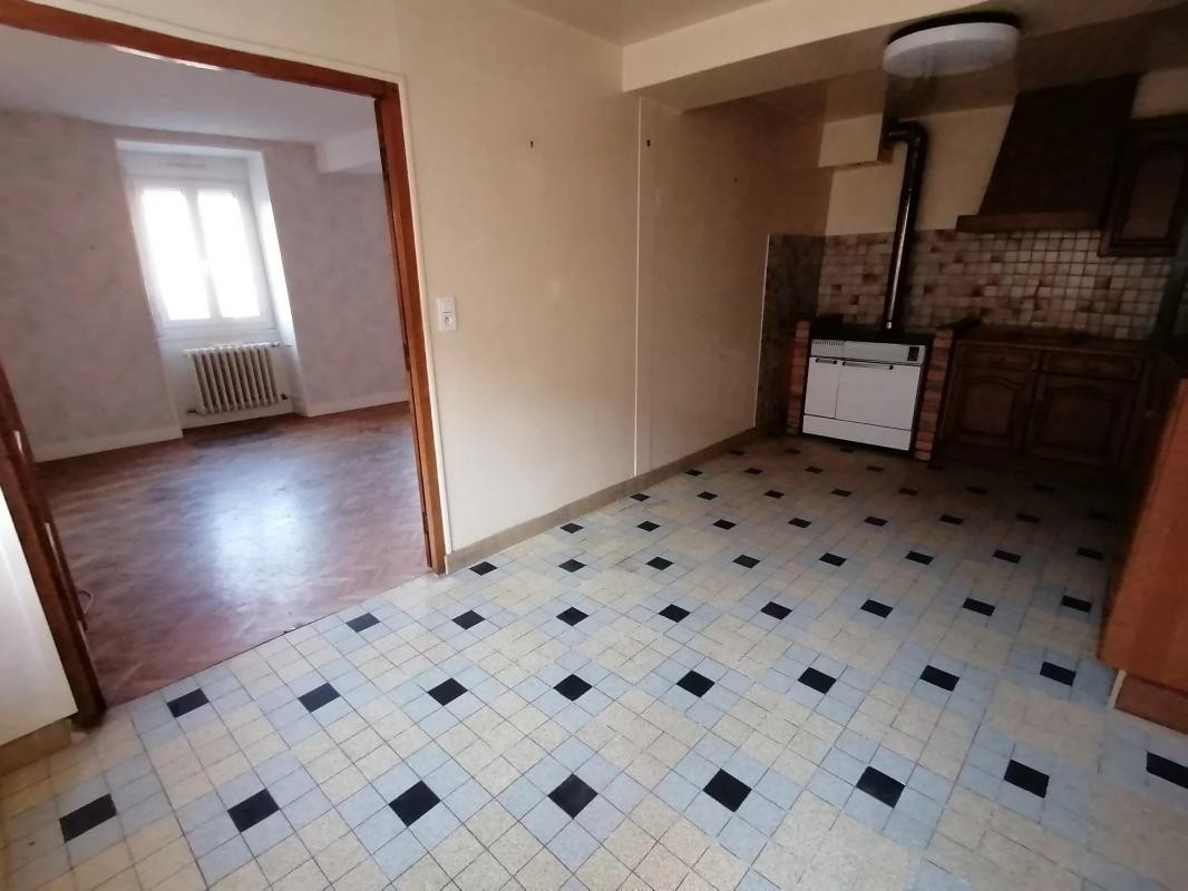 Vente Appartement à Saint-Priest-la-Feuille 5 pièces