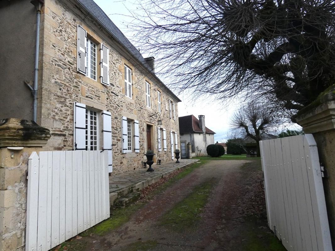 Vente Maison à Génis 8 pièces