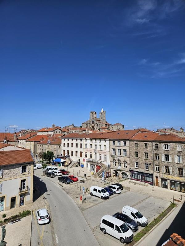 Location Appartement à Saint-Bonnet-le-Château 2 pièces