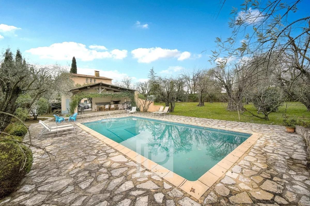 Vente Maison à Châteauneuf-Grasse 9 pièces