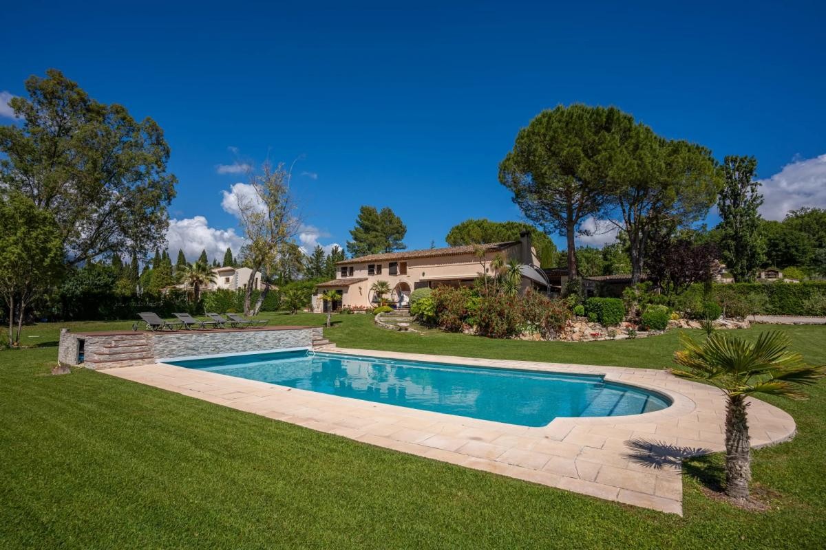 Vente Maison à Châteauneuf-Grasse 9 pièces