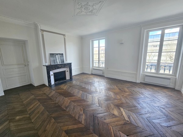 Location Appartement à Clermont-Ferrand 5 pièces