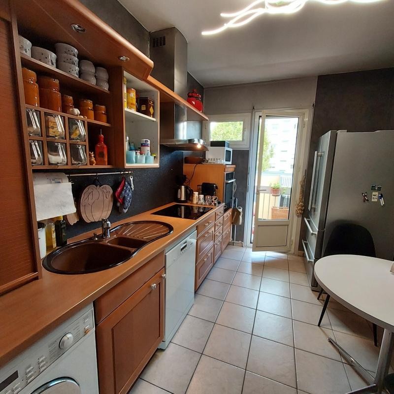 Vente Appartement à Lyon 8e arrondissement 6 pièces