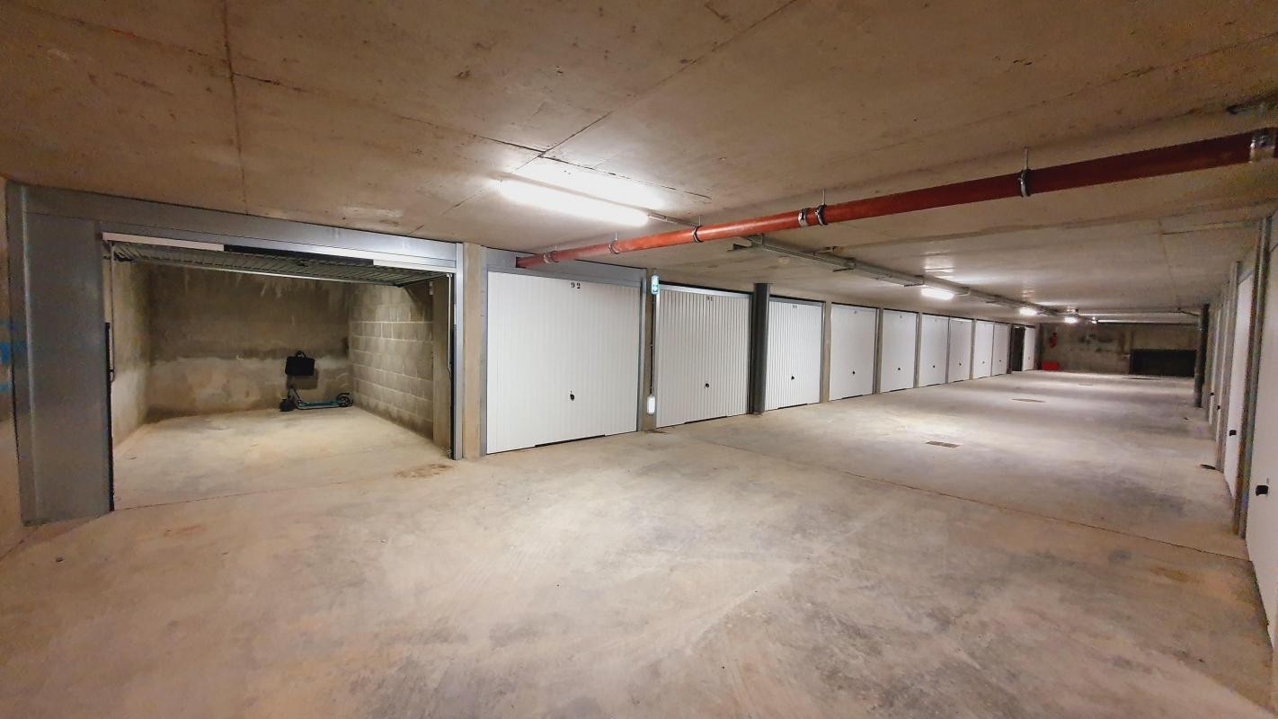 Location Garage / Parking à Lyon 4e arrondissement 1 pièce