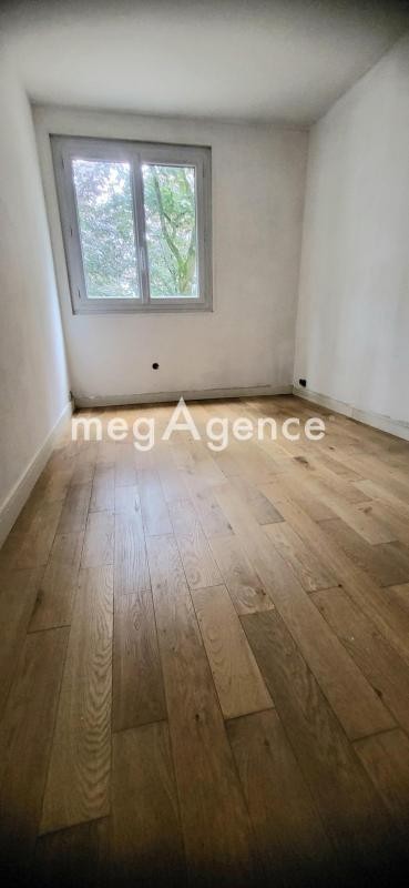 Vente Appartement à Paris Buttes-Chaumont 19e arrondissement 3 pièces