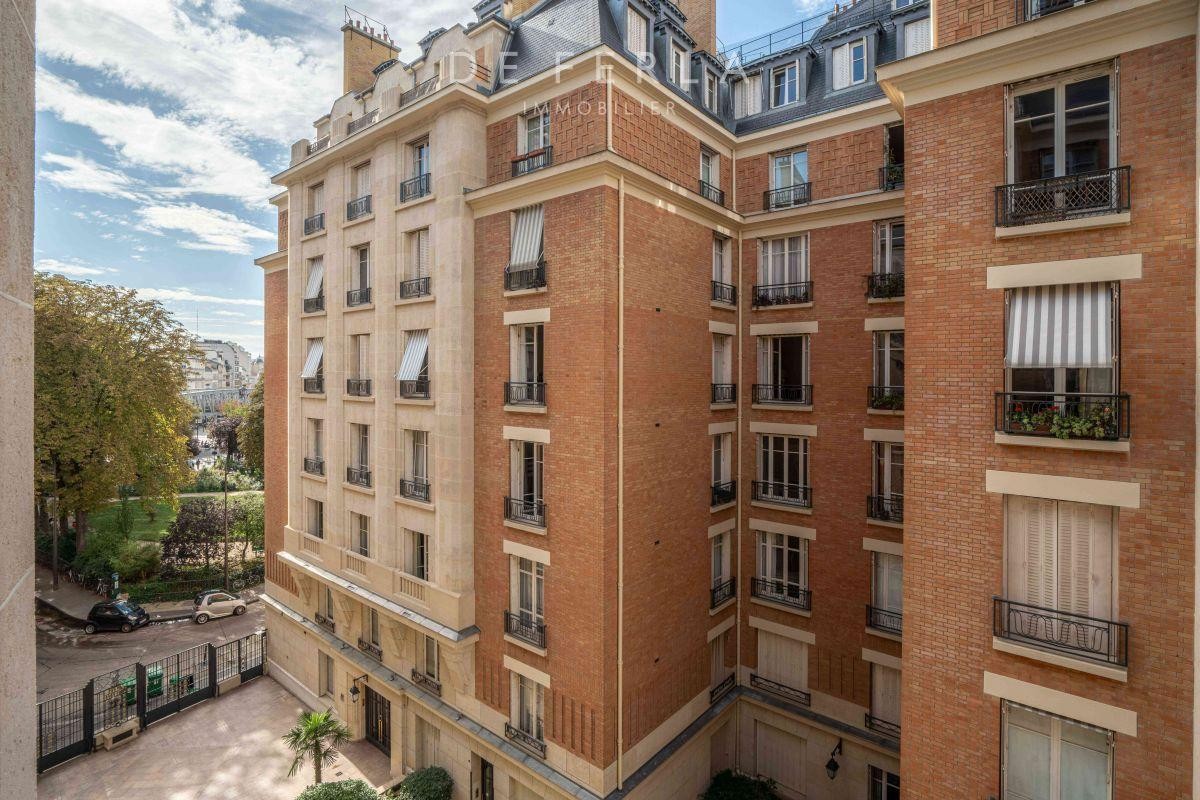 Vente Appartement à Paris Vaugirard 15e arrondissement 7 pièces