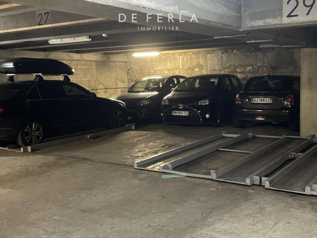 Location Garage / Parking à Paris Luxembourg 6e arrondissement 1 pièce