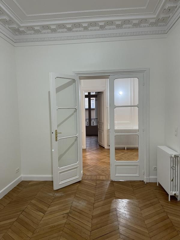 Location Appartement à Paris Élysée  8e arrondissement 5 pièces