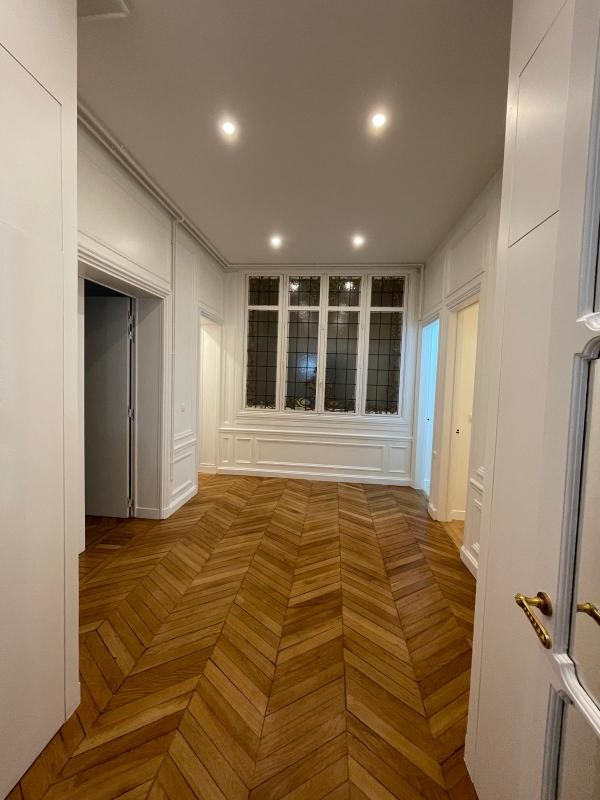 Location Appartement à Paris Élysée  8e arrondissement 5 pièces